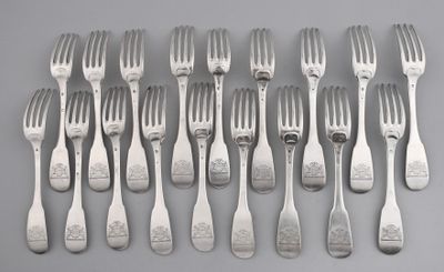 a lot of forks that are sitting on a table