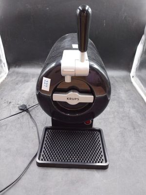 une machine à café posée par terre