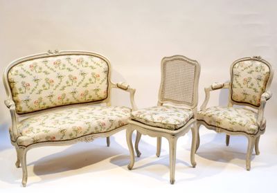 Mobilier de salon de style Louis XV comprenant une banquette…