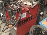de nombreux types d'équipements de soudage dans un garage
