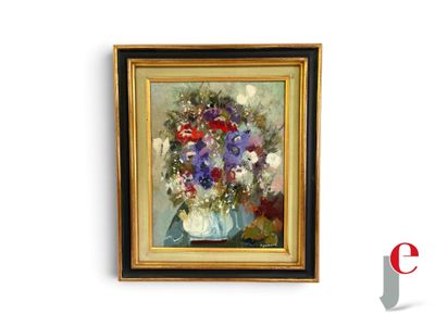 un tableau de fleurs dans un vase sur le mur