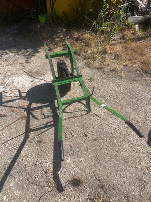 a small green machine that is sitting on the ground