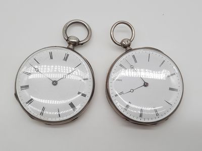 deux montres de poche en argent dont les cadrans sont ornés de chiffres romains