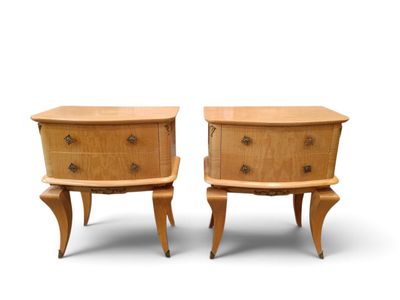 paire de tables de chevet à tiroirs et à pieds