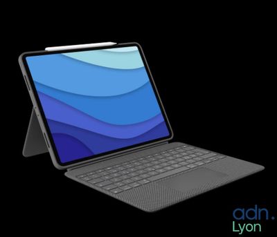 un gros plan d'un ordinateur portable avec son clavier, sur fond noir