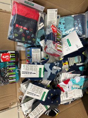 Lot de 80 pièces de paires de chaussettes enfants et sous vê…