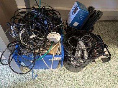 many wires that are tangled up on the floor