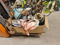 PALETTE de bibelots dont étains, lustres, vitrines d'appliqu… (photo 2)