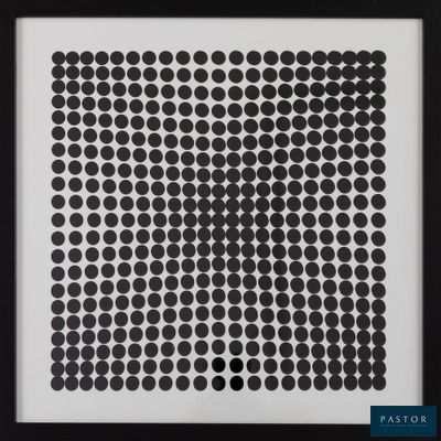 une photo en noir et blanc représentant un motif carré composé de cercles