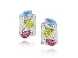 une paire de boucles d'oreilles ornées de pierres multicolores et de diamants