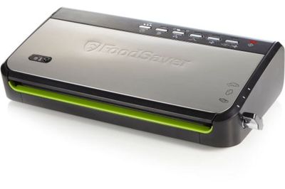 un gros plan d'un aspirateur noir et vert posé sur une surface blanche