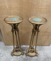 Paire de sellettes en bois doré. (photo 2)