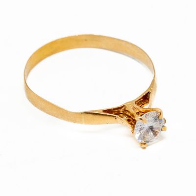 Bague en or jaune 18 K (750/1000) serti griffe d'une pierre …