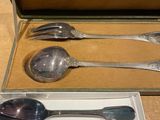 four spoons and two spoons in a box