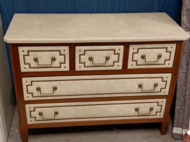 Commode rectangulaire ouvrant à 5 tiroirs façade et dessus gainée