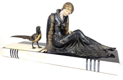 GARNITURE DE CHEMINEE en régule et celluloïde représentant u…