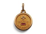 Gros plan sur une médaille d'or ornée d'une croix