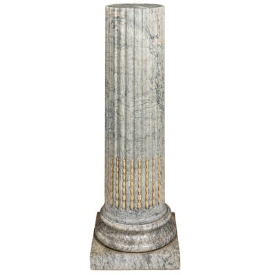 une image représentant une haute colonne de pierre sur fond blanc