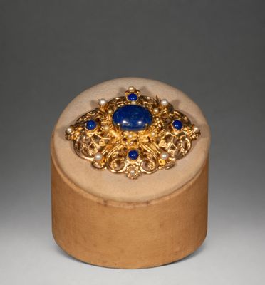 gold and lapis ring with blue stones in a wooden box