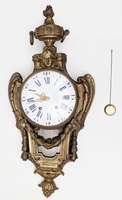 CARTEL D'APPLIQUE en bronze à décor de pot au feu, mascaron …