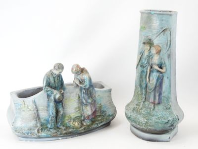 deux vases placés l'un à côté de l'autre