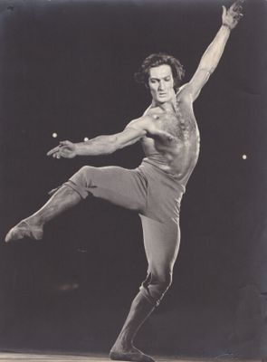 Colette Masson. Cyril Atanassoff dans le ballet L'Oiseau de …