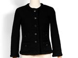 une photo d'un mannequin portant une veste noire