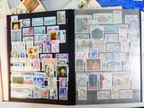 la photo d'un livre avec des timbres