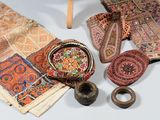 many different items that are sitting on a table
