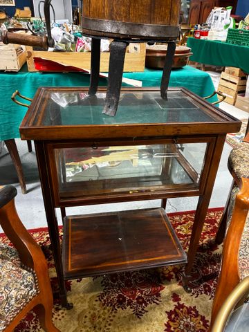 Desserte formant vitrine, tablette d'entrejambe, plateau verre am...