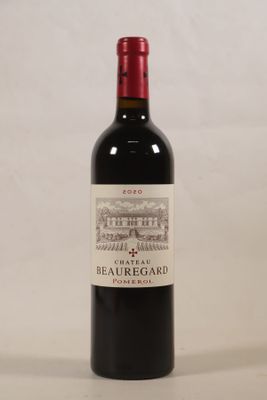 une bouteille de vin posée sur une table