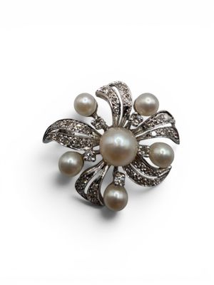 Broche en or gris (585 millièmes) sertie de diamants et de p…