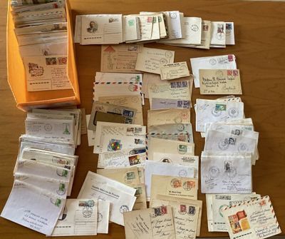 1 boîte contenant un vrac d'environ 600 lettres tous pays à …