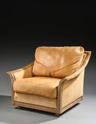 un fauteuil en cuir marron posé sur un sol gris