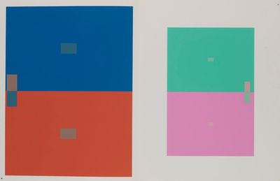 trois carrés de couleurs différentes sur un fond blanc