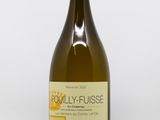 la bouteille de vin est posée sur la table sur fond blanc