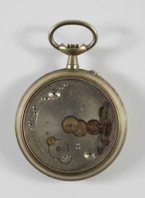 Montre-podomètre à boîtier en argentan.