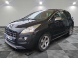 la photo d'une voiture noire garée dans un garage