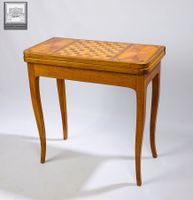 Table à jeux en noyer et bois de placage (bois de rose, pali…