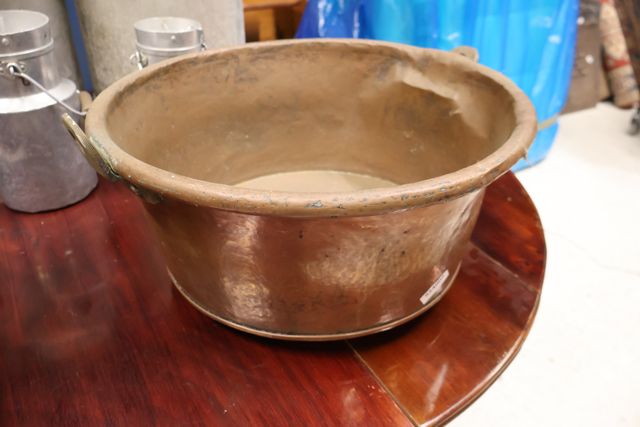 Grande bassine en cuivre