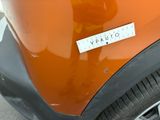 a sticker that says vauto on the front of a car