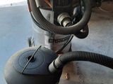 a machine that is sitting on the floor in the garage