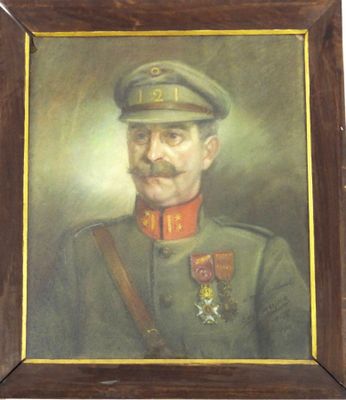 tableau représentant un homme en uniforme militaire, dans un cadre en bois