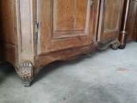 Buffet en chêne ouvrant à deux tiroirs en ceinture, ouvrant … (photo 4)