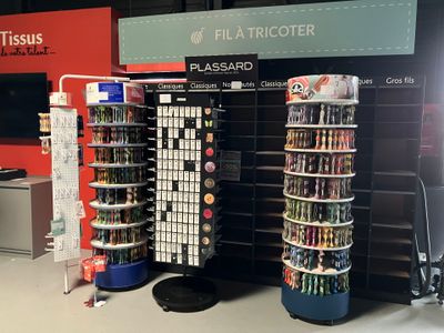 ENSEMBLE de mobilier comprenant (hors stock) : - Photo 1