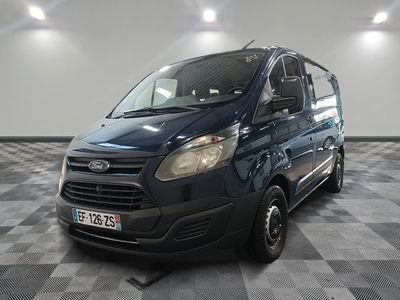 la photo d'une camionnette bleue garée dans une pièce
