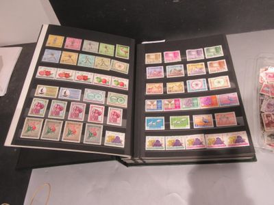 Album DE Timbres Poste Monde Neufs ET Obliteres Dont AL…