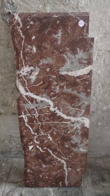 Dessus de cheminée en marbre rouge chantourné (dimensions 36…