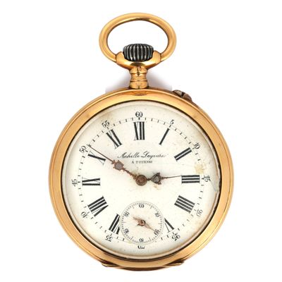 une montre de poche en or avec des chiffres romains sur le cadran
