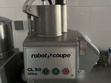 une machine posée sur le comptoir d'une cuisine